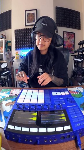 Finger Drumming with Native Instruments new Velvet Bloom Expansion - Gnarly