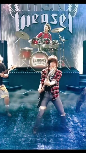 (null)#EstoyEnLaBanda#WeaselRockYou#IronWeasel#imintheband#disneyxd#disney#series#sitcoms#opening#soundtrack#intro#rockyou#weasels#ironweasel#derekjupiter#loganmiller@Logan Miller#stephenfull#GregBaker#steveValentine#CaitlynTaylorLove#BethLittleford#estoyenlabanda