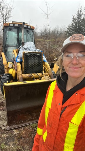 1.7K views · 22 reactions | Date night: Installing rebuilt cylinders on an old John Deere back hoe ‍ #johndeere #backhoe #construction #datenight #coupleswhoworktogether #bluecollarcouple #workingwife #handsonwife #mechaniclife #diesellife #equipmentrepair #heavyequipment #backhoerepair #hydraulics #wrenching #shoplife #womenwhowrench #womenintrades #canadacouple #reellife #trendingreels #reelalgorithm | Sparks Equipment Repair | Facebook