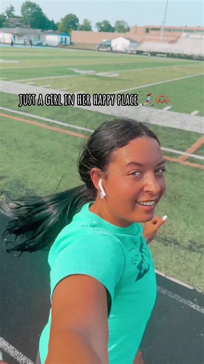 this is me exactly where i want to be, doing what i love 🥹 i am so thankful for running & for my body being so capable 🫶🏽 #running #happy