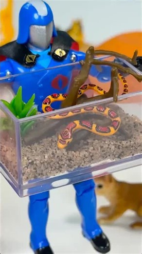 Make it mini snakes, Cobra Commander helps build Mini Verse animals #miniverse #snakes #toys