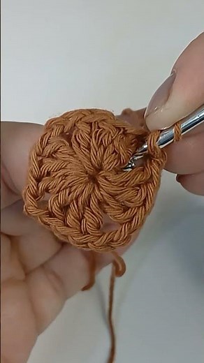 Tip 1 that I teach you in the square base bag tutorial #crochet