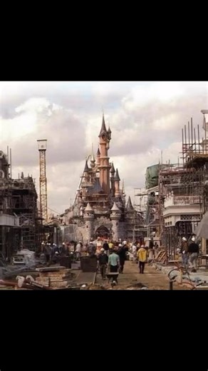 Let’s take a look back at how all the magic began ⭐️With the new park been built with the world of frozen and all the new amazing attractions set to open on spring 2026 😍We take a look back at how Disneyland Paris (Euro Disney) all started 🥰From the building of the Disneyland hotel to the castle 😌Take a look down memory lane at how this all came together to make it one of the most magical places on earth 💜Families and loved ones have shared many memories together over the past 30 plus years 