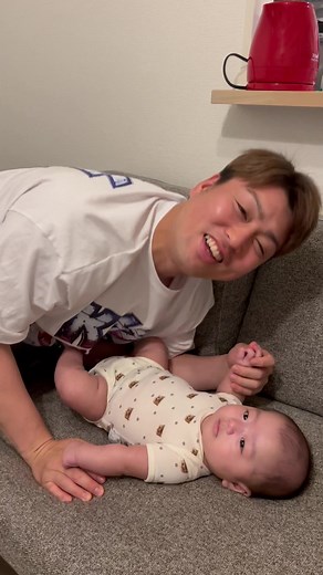 育児に奮闘するパパの姿