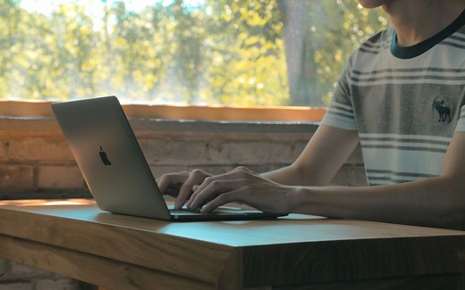 4分钟告诉你17款MacBook的小改变与大提升！苹果 MacBook (2017款)快速上手体验「WEIBUSI 出品」