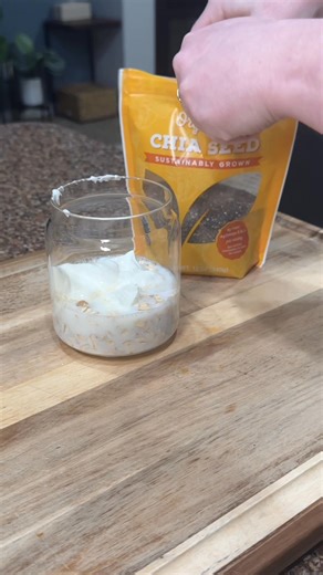 I’ve had this song in my head for days lol don’t judge. Apple pie overnight oats 🫶🤍 👇🏼 1/2 c rolled oats 1/2 c fairlife milk (or any milk this just has more protein) 1/4 c Greek yogurt 1 tbsp chia seeds 2 tbsp sugar free syrup 1/2 tsp vanilla 1 tsp cinnamon/sugar 1/2 apple 1 tbsp creamer Refrigerate overnight and eat in the morning! In the morning I also like to add 1/4 c more milk (I like it more liquidy) and sometimes an extra scoop of yogurt in the morning 😋 #mealprep #overnightoats #ove