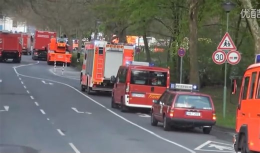 德国哈根大型消防演习，各种救援车辆到齐