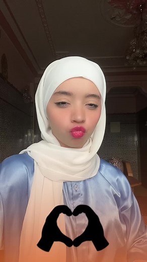 Hand Gestures and Animated Overlays in Creative Video