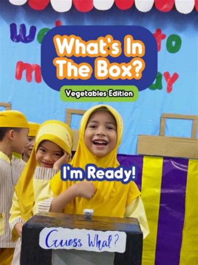 👀 No peeking! Can your little one guess what’s inside the box? “What’s in the Box?” turns curiosity into a meaningful learning experience. @littlecaliphs_tkm Through this playful activity, our children are encouraged to explore, make predictions, describe what they discover and communicate their ideas. At the same time strengthening their sensory awareness, vocabulary, observation and problem-solving skills along the way. It is a simple example of play-based and experiential learning, where chi
