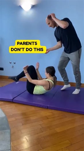 Sandor Hozmann I Online Gymnastics Coach on Instagram: "HAND SUPPORT FOR PARENTS 🤸‍♀️ Backwards roll not 100% yet? Try this 👇 Give your child the right hand support by gently holding their hips. If this was helpful, SHARE it with another mum 💕 #gymnastics #gymnasticsmom #gymnasticslife #gymnasticscoach #acro"