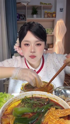 🎫 Warm Eat Chat Vibes with a Chinese Girl Gentle ASMR Eating Cozy Mukbang Moments