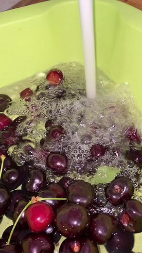 Delicious Cherry Dessert Recipe with Cream Cheese