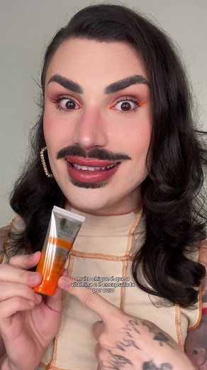 Testei o famoso Bio-C primer da @BIOAGE OFICIAL , que além da dar um blur INSTANTÂNEO na pele 😱, contém vitamina C que é o que vai clarear MANCHINHAS na pele a longo prazo, como as de acne que eu tenho… BABADO! 🔥 Salva esse post sobrinhas 🫶 #maquiagem #makeup #beleza #skincare /conteúdo patrocinado/