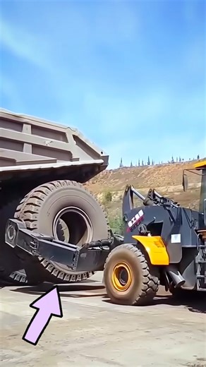 How Are Massive Truck Tyres Replaced #shorts