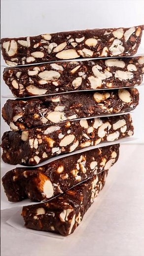 EASY Chunky Chocolate Date Nut Bars - SO GOOD!