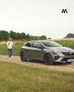67K views · 1.6K reactions | Dimanche à 10H05, on essaye la Renault Clio restylée finition Esprit Alpine. Ce lifting en profondeur lui permettra-t-il de reprendre le titre de voiture la plus vendue en France à la Peugeot 208 ? Réponses avec Pierre Lardenois. | Automoto | Facebook