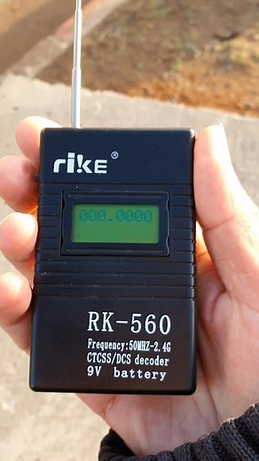 #نظام_إتصالات_الشرطة #Police_Communication_System كيبان ليا .... موحال نذوقوا حريرة رمضان ، الله يحفظ 😅 التالكي Talkie , والكي للعموم Public تستعمل إما : CTCSS : نغمة تماثلية نتافقوا عليها 😅 DCS : نظام رقمي بتشفير القناة مثلا شخصين يتحدثون عبر التردد 170mhz و التشفير لل DCS , 125Ch سأدخل معهم بالمكالمة الجماعية بمجرد عرفت 125 نظام الشرطة Tetra , كانو يستعملون الأنظمة اللي الفوق و لكن ليست آمنة ، نظام تيترا ، كل شئ مشفر عندما يضغط الشرطى على زر PTT ليتكلم ، التشفير من عندو ، إلى Repeater هوائيا