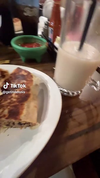 ️ (@getitdennis)’s videos with eating sound - unknown