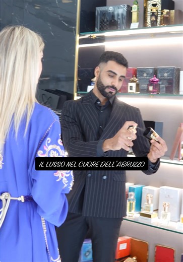 Non serve viaggiare lontano per respirare il vero Stile Marrakech. 🏺 Abbiamo portato nel cuore della nostra regione l'eleganza senza tempo e il lusso estremo delle essenze di Dubai. 💎 Ogni abito racconta una storia di regalità, ogni profumo lascia una scia indimenticabile sulla tua pelle. 👑 Vieni a scoprire la tua nuova firma di lusso. Ti aspettiamo per un'esperienza sensoriale unica. ☕ 📍 Arabian Profumi d’Oriente Corso Umberto I, Montesilvano (PE) #ArabianProfumi #profumiarabi #LussoAbruzzo