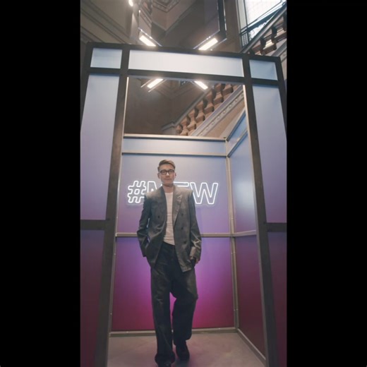 The collision of classic fashion and modern trends, Hu Bing is here. 經典時尚和現代潮流的碰撞，胡兵來了✌️ #hubing #胡兵 #MFW #FashionHub | HuBing 胡兵