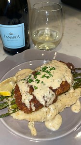 🌹🌹🌹 on Instagram: "This year I’m in charge of my families Christmas Eve dinner 🎄😅 This meal was highly requested so I wanted to share with you all what’s on the menu and how you can easily make it as well 🥰 Crispy Chicken Costoletta 🤤👩🏽‍🍳 Ingredients ⬇️ ✨Crusted Chicken: - Thin sliced chicken breast - Eggs - Flour, season with old bay, black pepper, onion powder, garlic and herb - Panko Italian Bread Crumbs - Heat oil in a pan over medium heat. Add chicken and cook on both sides until