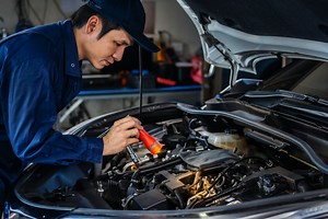 10 Signs Of A Bad Engine (Causes, Fixes & Replacement Cost)