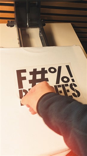 PrintPunk | Transfer auf dem Shirt platzieren und in Sekundenschnelle per Hitzepresse gepresst #dtfprinting #dtf #dtftransfers #dtfprint #textildruck | Instagram