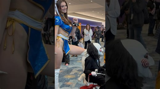Chun-Li or Saw cosplay: choose your favorite