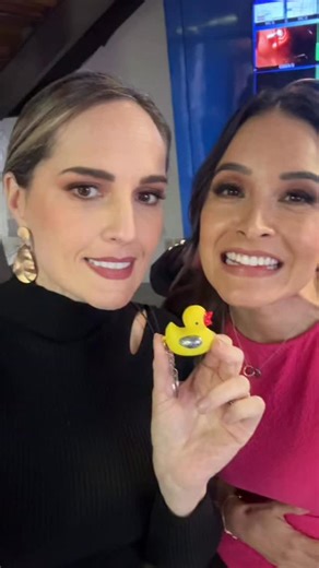 Bromas en expresso, el patito de los toques 😂😩 @hectoralonsoglz @georginahol @montserratcuris @udelatorre_b @chaylopeca @danielabaezatv @santyrn.98 | Ana Lucía Ordoñana