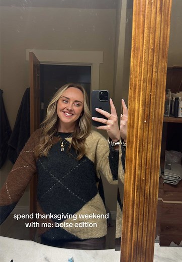 First Thanksgiving in the books and it was a success! 🦃✨ We spent the weekend in Boise where my husband was playing a show, and I am now officially obsessed with this city. Incredible food, cutest cafes, zero sleep, endless puppy cuddles, and the coziest vibes 🚗💛 And the best part? It’s not too far from Salt Lake City! (4 hours is supposedly not far….) Now it’s back to reality tomorrow, and I’m nervous but excited to dive into fully remote life for the first time 😅 If you’ve got ANY tips on