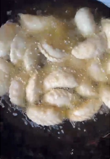 Diwali sweets gughra #diwalisnacks #specials #diwalispecial