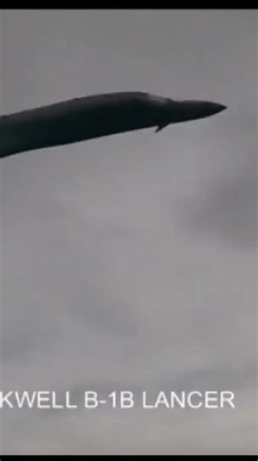 B-1 Barrel Roll Waddington Air Show 2001. Full Version on www.airshowworld.com | Airshow World