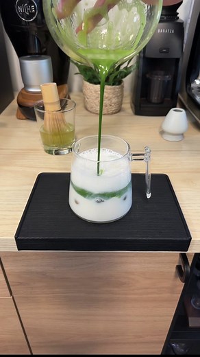 The best iced matcha latte Recipe - 1.5g matcha - 30g water heated to 165 degrees - 1 cup of milk - 1tsp of vanilla extract - 2tsp honey - Ice . . #matcha #matchalatte