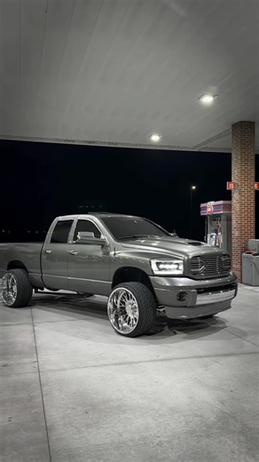 Riley (@stone_cold_5.9)’s video of Cummins Diesel Truck