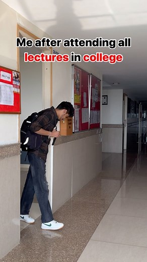 Sayam Soni on Instagram: "Tag your friends😅🤣 .. .. .. .. .. .. .. .. #reels #reelsinstagram #relatable #relatablememes #funnyreels #friends #class #lectures #college #reelitfeelit #reelkarofeelkaro #trendingreels #viralreels #instagram #instagood #explore #explorepage @isayamsoni"
