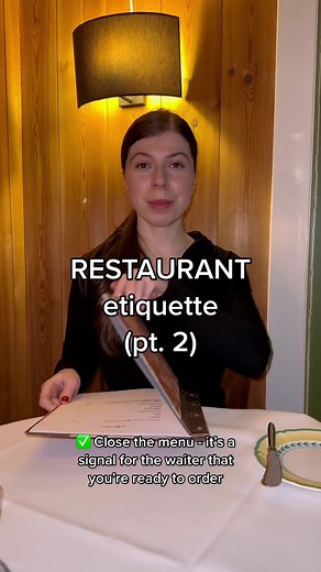 There are small gestures that can signal to the restaurant staff when you’re ready to order or when you’re finished with your meal. Simply close the menu card to hint your waiter that you’re ready to order 🍴✅ #etiquette #etiqueta #manners #etiquettetips #tablemanners #restaurant #restaurantetiquette #elegance #elegantlady #protocol