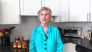 CHILE CRUNCH - Hot Spicy Crunchy Condiment - All Natural Roasted Chili Peppers, Garlic & Onion Crisp Sauce - Vegan, Gluten-Free, No Preservatives - Homemade Authentic Mexican Recipe 5.5oz (2 Pack)