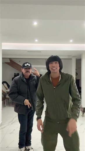 Bailando el Himno con JP y Mister Stiven