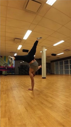 Handbalance Playfully Training Session #calisthenics #motivation #gym