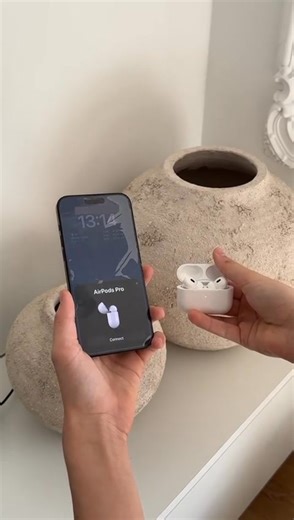 ✨ AirPods Pro – Sonido que te cambia el día ✨ Descubre la experiencia premium de los AirPods Pro, diseñados para que escuches tu música, llamadas y videos con máxima nitidez, cancelación de ruido avanzada y un confort que no sientes pero disfrutas. ✨ Perfectos para entrenar, trabajar, estudiar o viajar. Conéctalos en segundos, vive un sonido envolvente y lleva tu productividad al siguiente nivel. | DUQUE HOGAR | Facebook