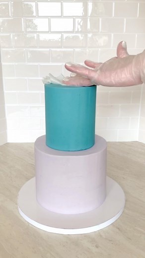 Stacking a 2 tier cake! #craftedcakes #craftedcakesbakery #cake #cakedecorating #cakebaking #cupcakes #cupcakedecorating #craftedcupcakes #buttercream #swissmeringuebuttercream #fondant #2tiercake #cakelayers | Crafted Cakes