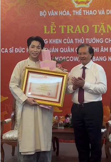 Đức Phúc Nhận Bằng Khen Của Thủ Tướng Chính Phủ