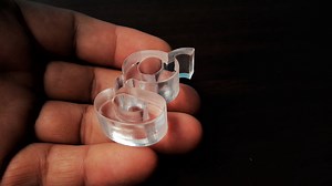 Plexiglas kleben auf 2 Arten ∗ Anleitung, Videos und Tipps