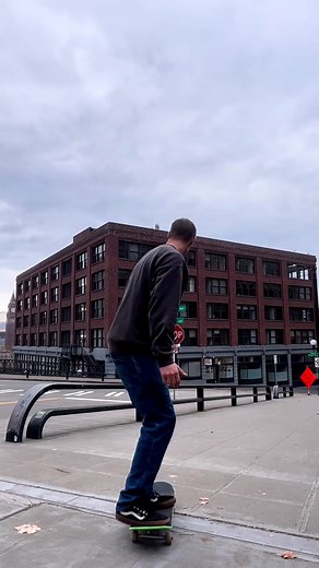 @mikepattersonw 📲 @mikepattersonw #homealoneclips #fyp #skateboarding #skatespot #skateboardclips #foryou