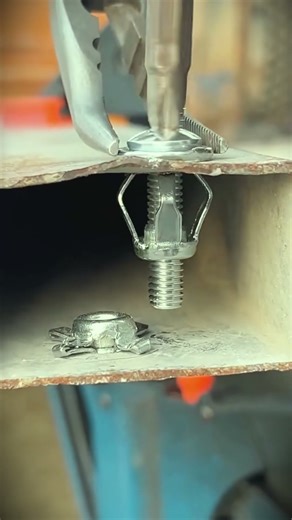 This is how dynabolt works when inserted into hollow iron #shorts