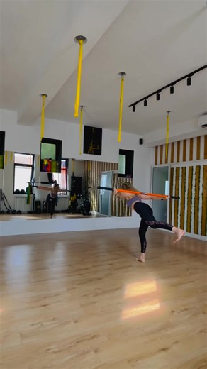 The Training Stick in action 🔥 We love seeing our community move with control, strength, and flow! @maierletitia #StickMobility #MobilityTraining #FunctionalMovement #MobilityFlow #MovementTherapy #MobilityMadeFun #MobilityDrills #DynamicMobility #TrainWithPurpose #MoveBetterFeelBetter | Stick Mobility