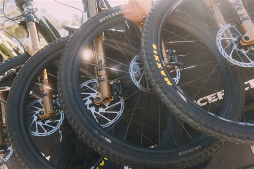 Gold forks are nothing new, but that doesn't mean Fox's special 'Podium Gold' finish isn't sexy AF - MBR