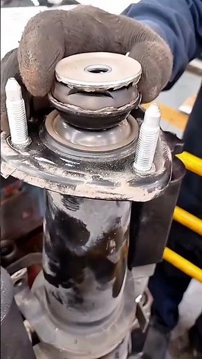 How to Replace Car Strut/Shock Absorbers Safely! 🚗🛠️