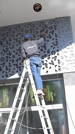 ✨ Pourquoi faire appel à une société de nettoyage professionnelle comme VIP Clean ? ✨ Parce que votre temps est précieux 🕒 et votre espace mérite ce qu’il y a de mieux ! Nos experts en nettoyage vous offrent : ✔️ Une propreté impeccable, même dans les moindres détails ✔️ Des équipements et produits adaptés à chaque besoin ✔️ Une tranquillité d’esprit totale 🙌 📞 Appelez-nous dès maintenant au 24 505 445 et découvrez la différence d’un service professionnel ! #NettoyageProfessionnel #VIPClean #