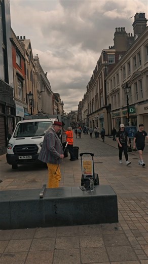82K views · 1.3K reactions | Capturing the energy of life around Hull this morning ☕‍♂️ From the streets to the cobbled Old Town, the city is alive with people making the most of the day. #Hull #HullLife #HullDaily #CityVibes #UrbanLife #Community #HullCity #Photography #UKDaily #LifeInHull #HullAndProud #CaptureHull #UrbanStories #MorningVibes #BritishCulture | To Hull and Back | Facebook